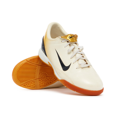 Ic football boots sales