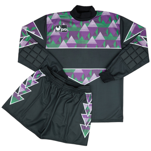 Uhlsport deals goalkeeper kit